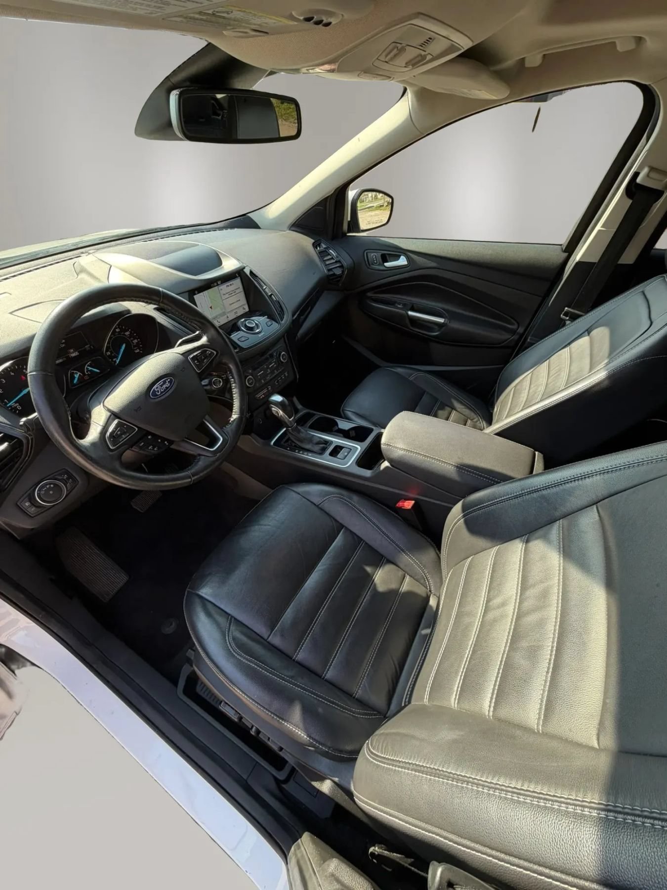 Used 2019 Ford Escape Titanium AWD/4WD image 16