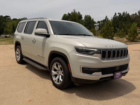 Used 2022 Jeep Wagoneer Series I w/ Premium Group I AWD/4WD image 3