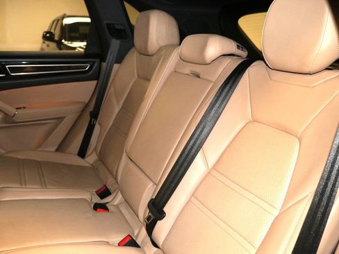 Used 2020 Porsche Cayenne Turbo AWD/4WD image 78