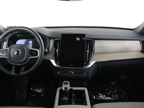 Certified 2026 Volvo XC90 B5 Core AWD/4WD image 7