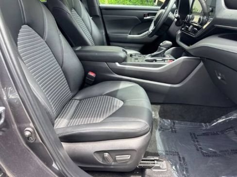 Certified 2024 Toyota Highlander XSE AWD/4WD image 11