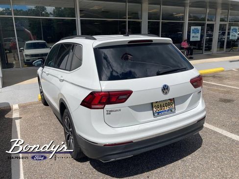 Used 2021 Volkswagen Tiguan SE AWD/4WD image 3