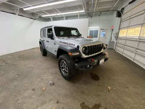 Used 2024 Jeep Wrangler Rubicon image 8