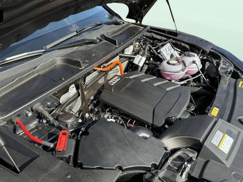 Used 2024 Audi Q5 e Premium w/ Convenience Package image 16