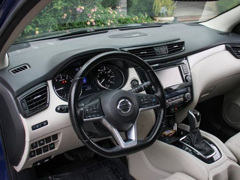 Used 2020 Nissan Rogue Sport SL w/ Premium Package image 17