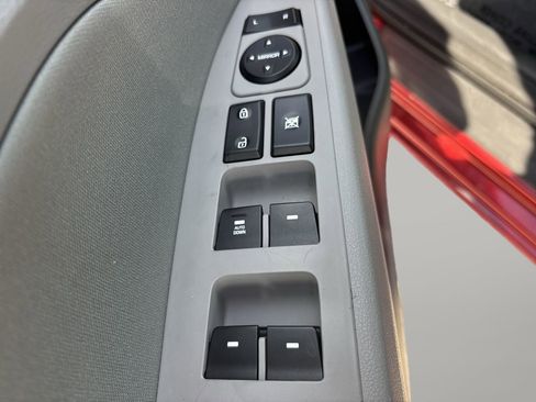 Used 2018 Hyundai Elantra SEL image 16