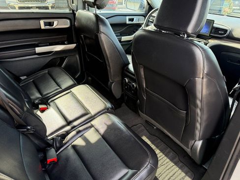 Used 2023 Ford Explorer Limited image 13