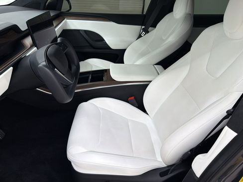 Used 2023 Tesla Model X AWD/4WD image 5