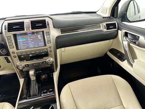 Used 2020 Lexus GX 460 Premium w/ Premium Package image 26