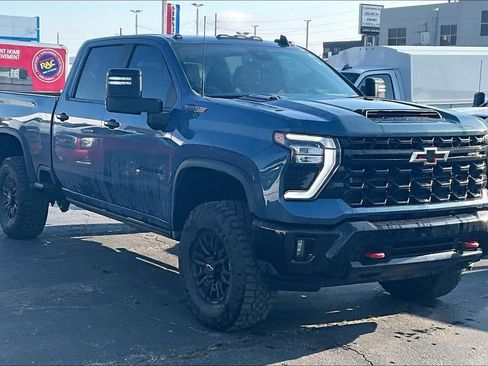 Used 2024 Chevrolet Silverado 2500 ZR2 w/ Technology Package AWD/4WD image 1