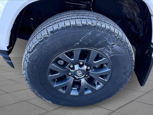Certified 2022 Toyota Tacoma SR5 image 11