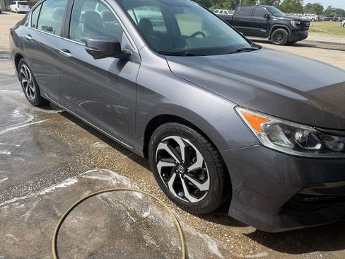 Used 2017 Honda Accord EX image 5