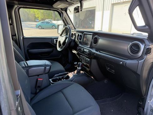 Used 2023 Jeep Wrangler Sport S image 9