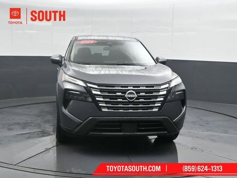 Used 2025 Nissan Rogue SV FWD image 5