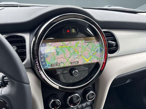 Used 2024 MINI Cooper 2-Door Hardtop image 22