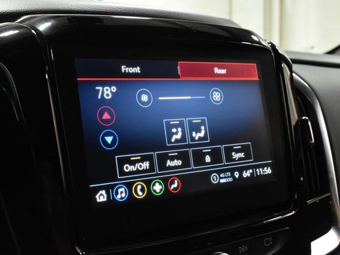 Used 2023 Chevrolet Traverse LT FWD image 19