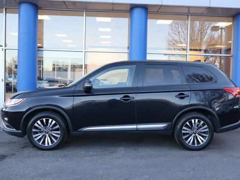 Used 2019 Mitsubishi Outlander SE image 2