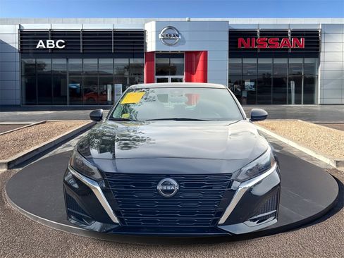 Used 2024 Nissan Altima 2.5 S image 2