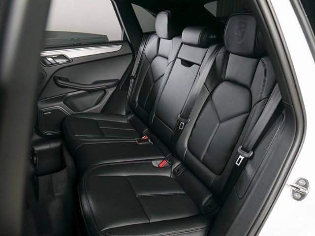 Certified 2026 Porsche Macan AWD/4WD image 13