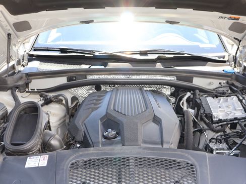 Used 2024 Porsche Macan AWD/4WD image 28
