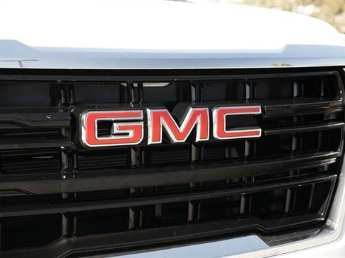 Used 2022 GMC Yukon XL SLE w/ Gmc Pro Safety Plus Package image 10