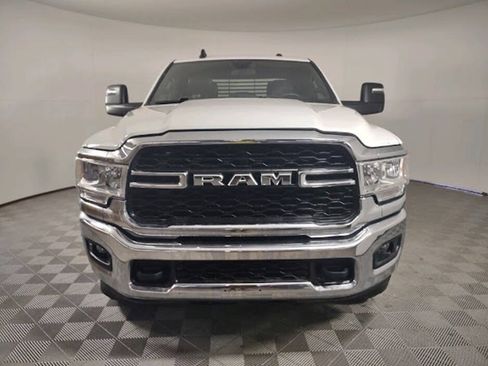 Used 2024 RAM 2500 Tradesman w/ Chrome Appearance Group AWD/4WD image 4