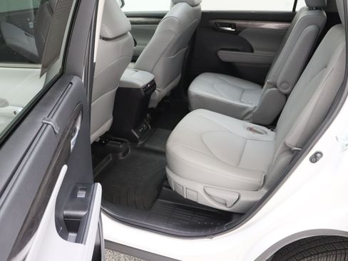 Certified 2026 Toyota Highlander Platinum AWD/4WD image 31
