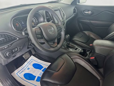Used 2022 Jeep Cherokee Trailhawk w/ Sun, Sound & Nav Group AWD/4WD image 9