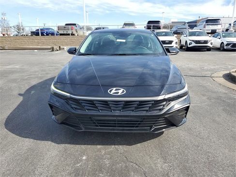 Used 2024 Hyundai Elantra SE image 5