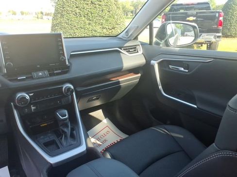 Used 2022 Toyota RAV4 Limited FWD image 11