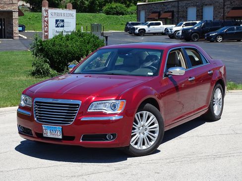 Used 2014 Chrysler 300 C w/ Beats Audio Group AWD/4WD image 4