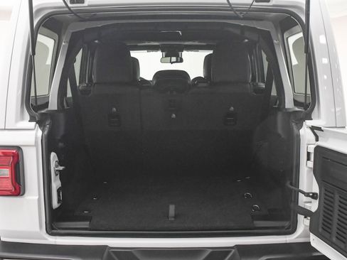 Used 2024 Jeep Wrangler Sahara image 7