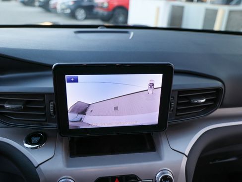 Used 2023 Ford Explorer XLT image 21