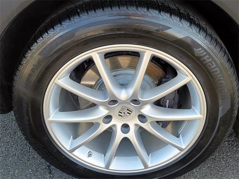 Used 2024 Porsche Cayenne image 8