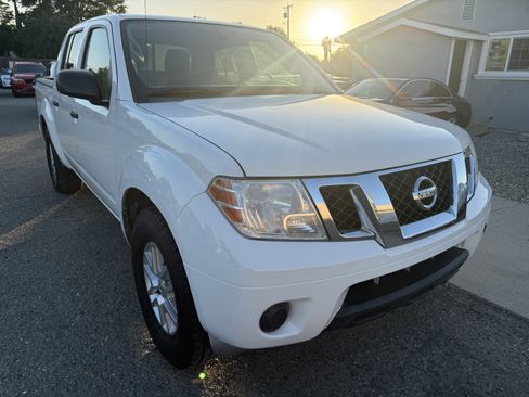 Used 2019 Nissan Frontier SV RWD image 3