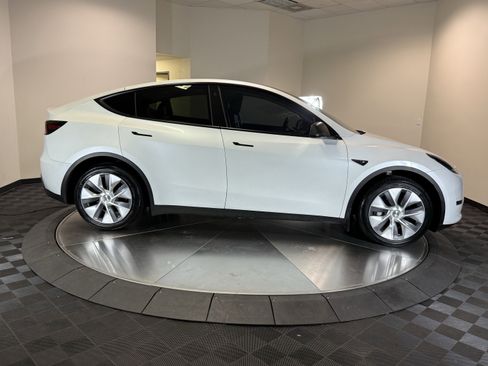 Used 2023 Tesla Model Y Long Range AWD/4WD image 8