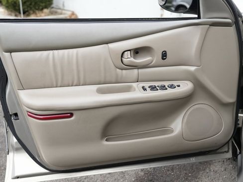 Used 1998 Buick Century Custom image 22