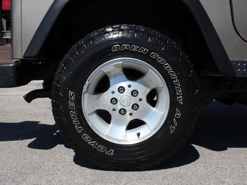 Used 2004 Jeep Wrangler SE w/ Ecco Tire & Wheel Group AWD/4WD image 32