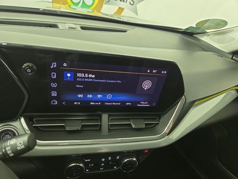 Used 2024 Chevrolet Trax LT w/ LT Convenience Package FWD image 19