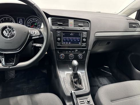 Used 2019 Volkswagen Golf S image 21