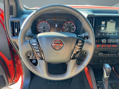 Used 2025 Nissan Frontier PRO-4X image 17