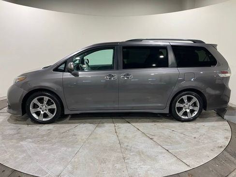 Used 2013 Toyota Sienna SE image 8