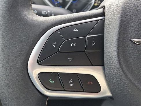 Certified 2024 Chrysler Pacifica Touring-L image 22