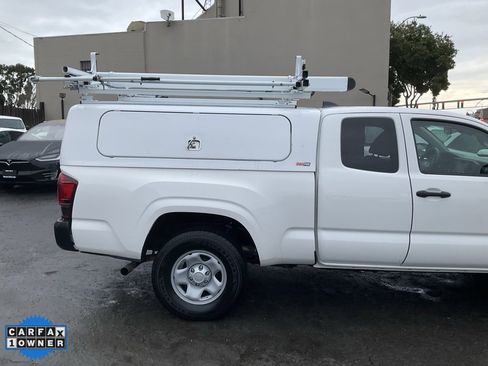 Used 2022 Toyota Tacoma SR image 4