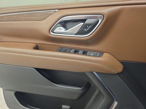 Used 2023 Chevrolet Suburban High Country AWD/4WD image 39