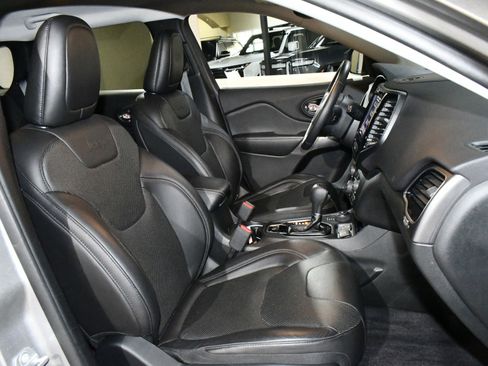 Used 2019 Jeep Cherokee Limited image 8