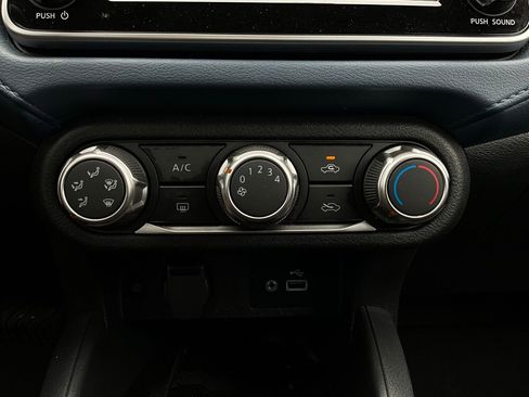 Used 2025 Nissan Versa SV image 25