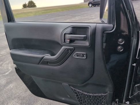 Used 2017 Jeep Wrangler Unlimited Sahara image 19