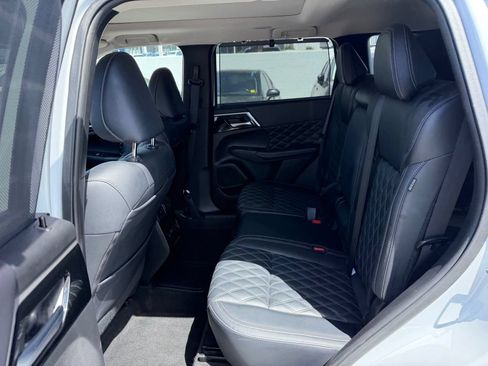 Used 2024 Mitsubishi Outlander SEL Black Edition AWD/4WD image 8
