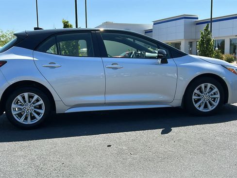 Used 2025 Toyota Corolla SE w/ SE Package FWD image 4